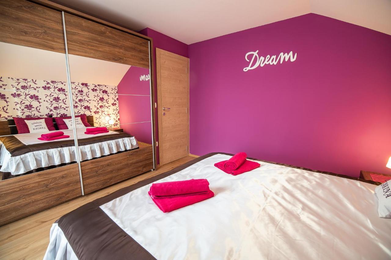 Holiday Home With Hot Tub And Sauna Sabina Rovte Exteriör bild