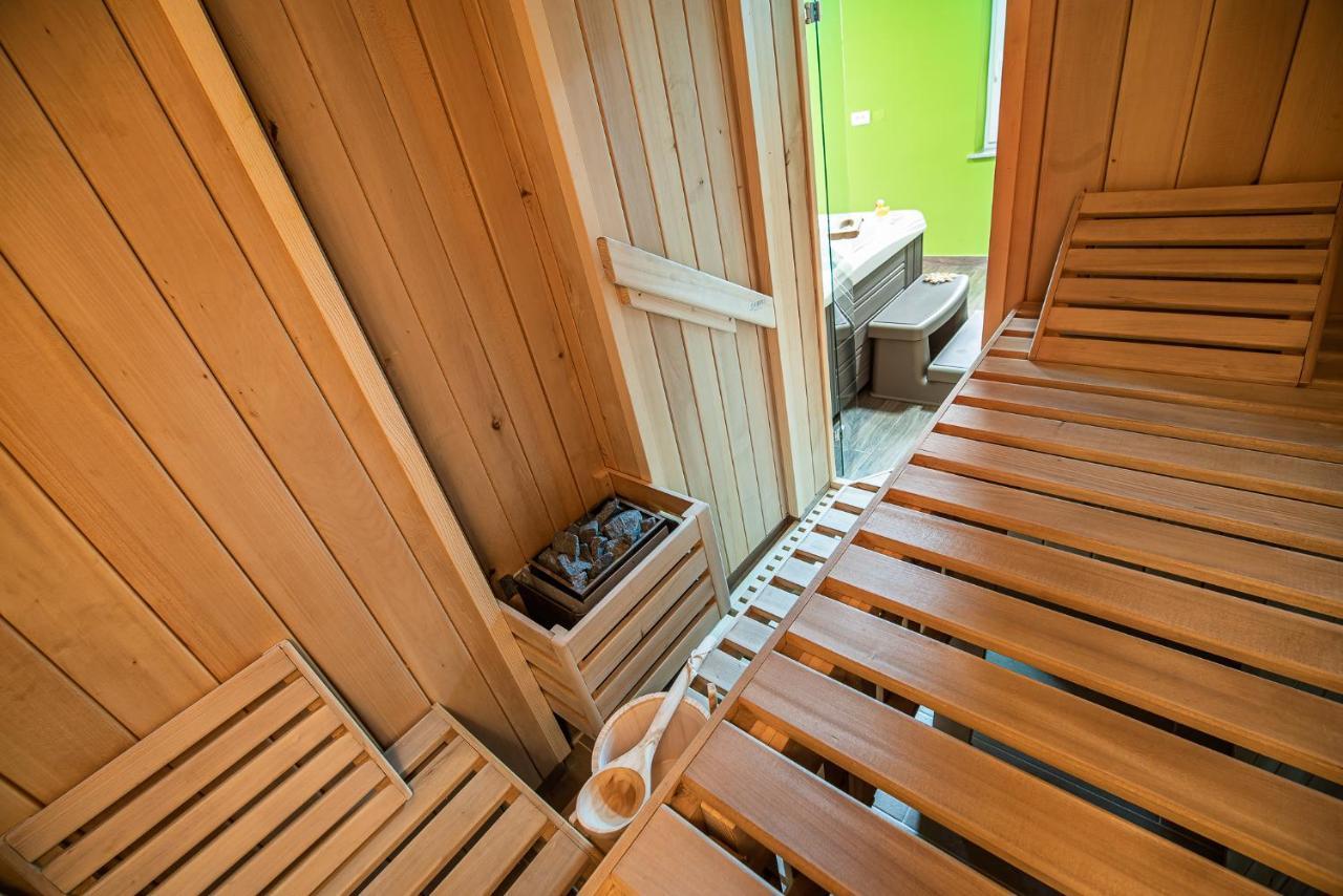Holiday Home With Hot Tub And Sauna Sabina Rovte Exteriör bild