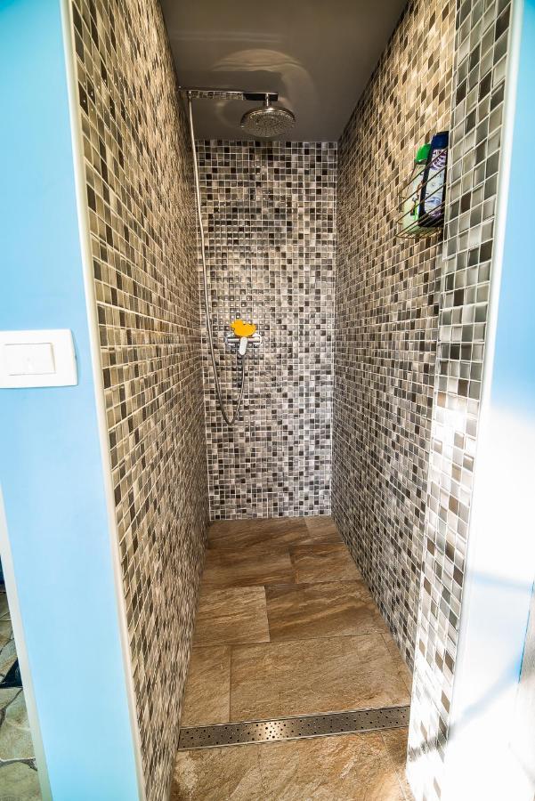 Holiday Home With Hot Tub And Sauna Sabina Rovte Exteriör bild