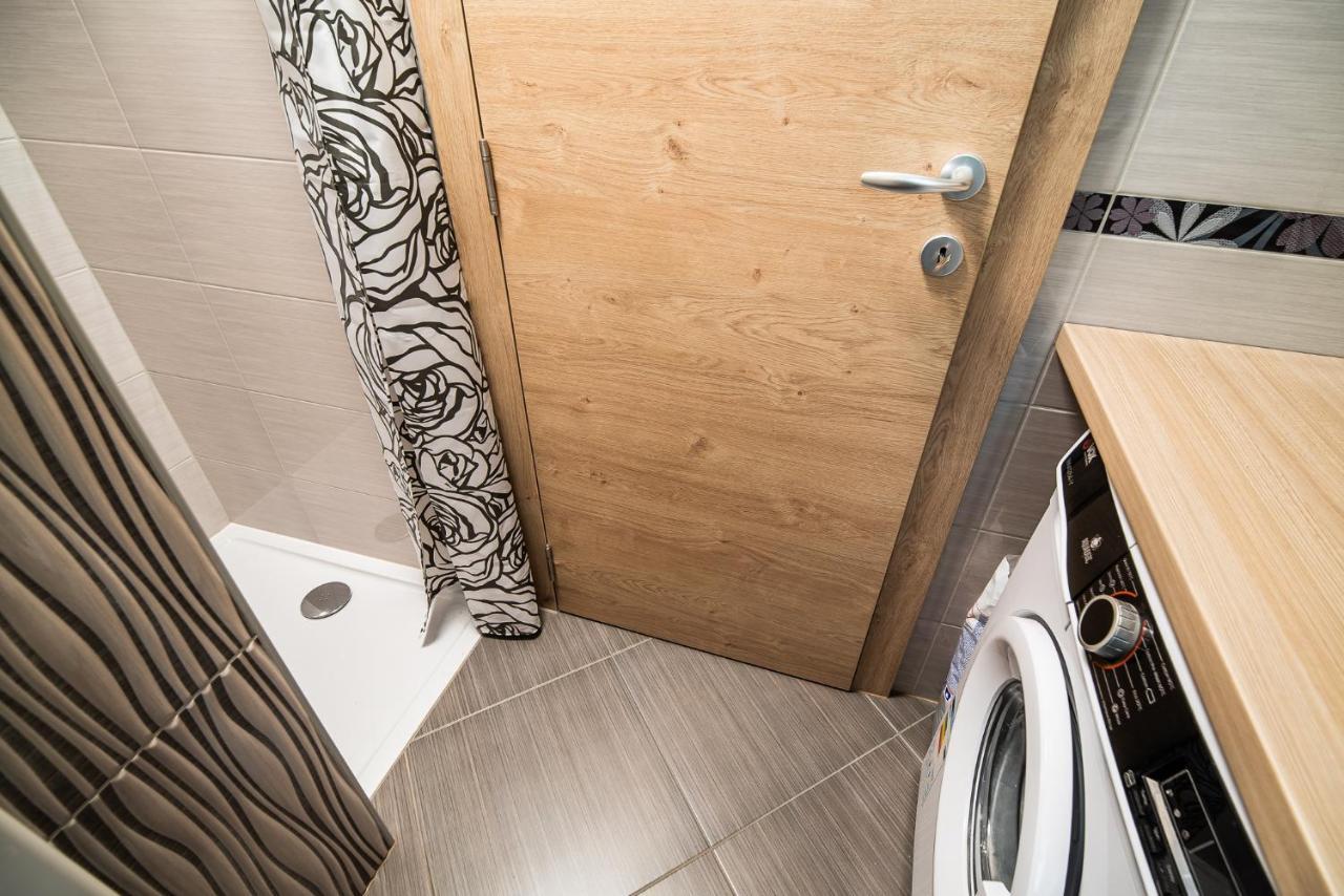Holiday Home With Hot Tub And Sauna Sabina Rovte Exteriör bild