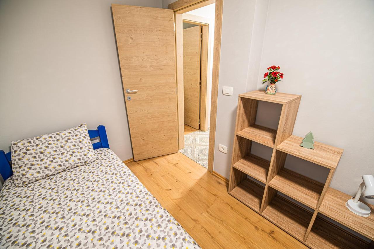 Holiday Home With Hot Tub And Sauna Sabina Rovte Exteriör bild