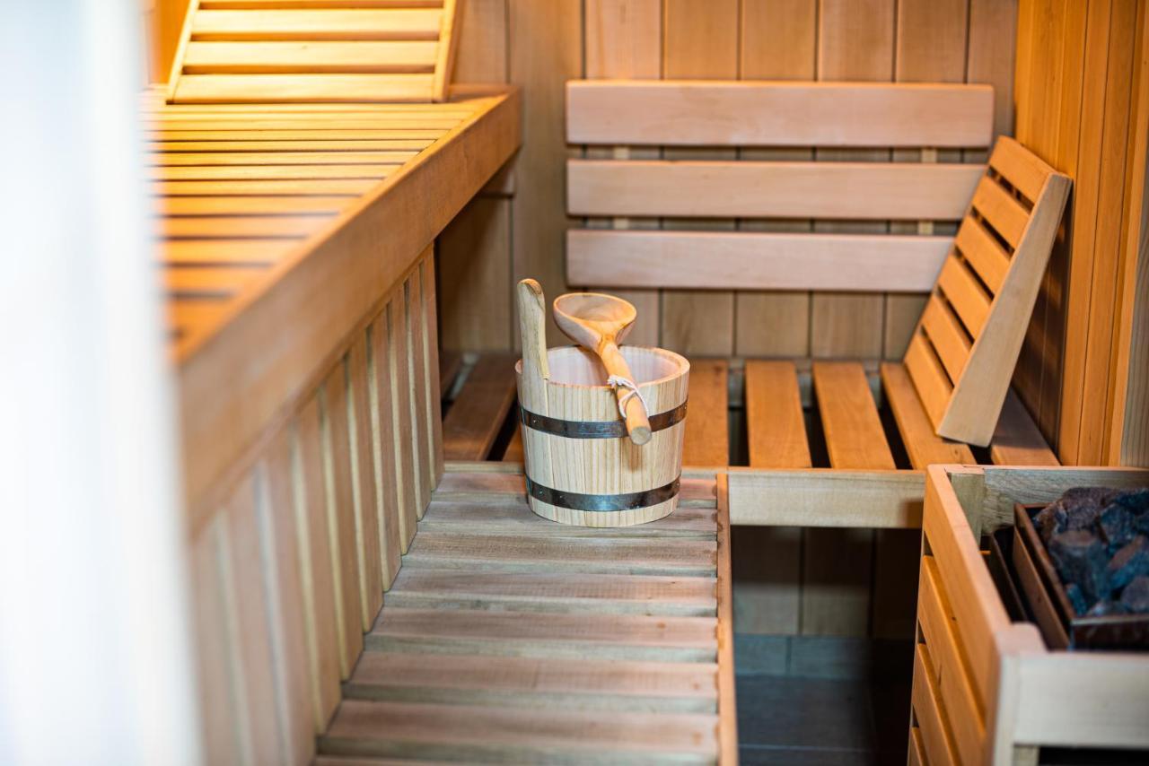Holiday Home With Hot Tub And Sauna Sabina Rovte Exteriör bild