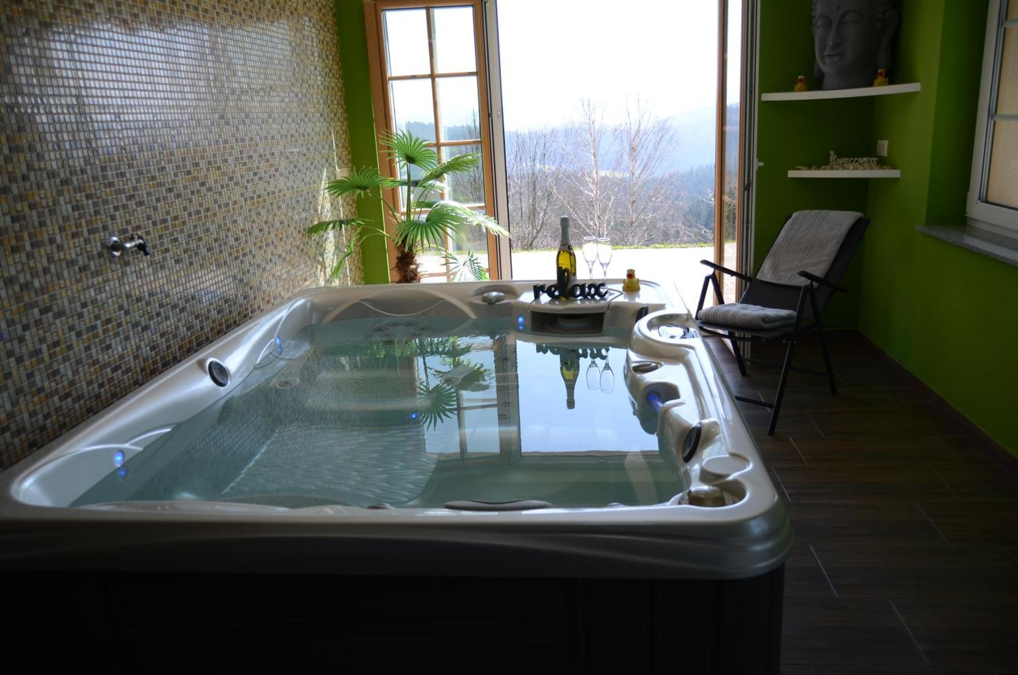 Holiday Home With Hot Tub And Sauna Sabina Rovte Exteriör bild