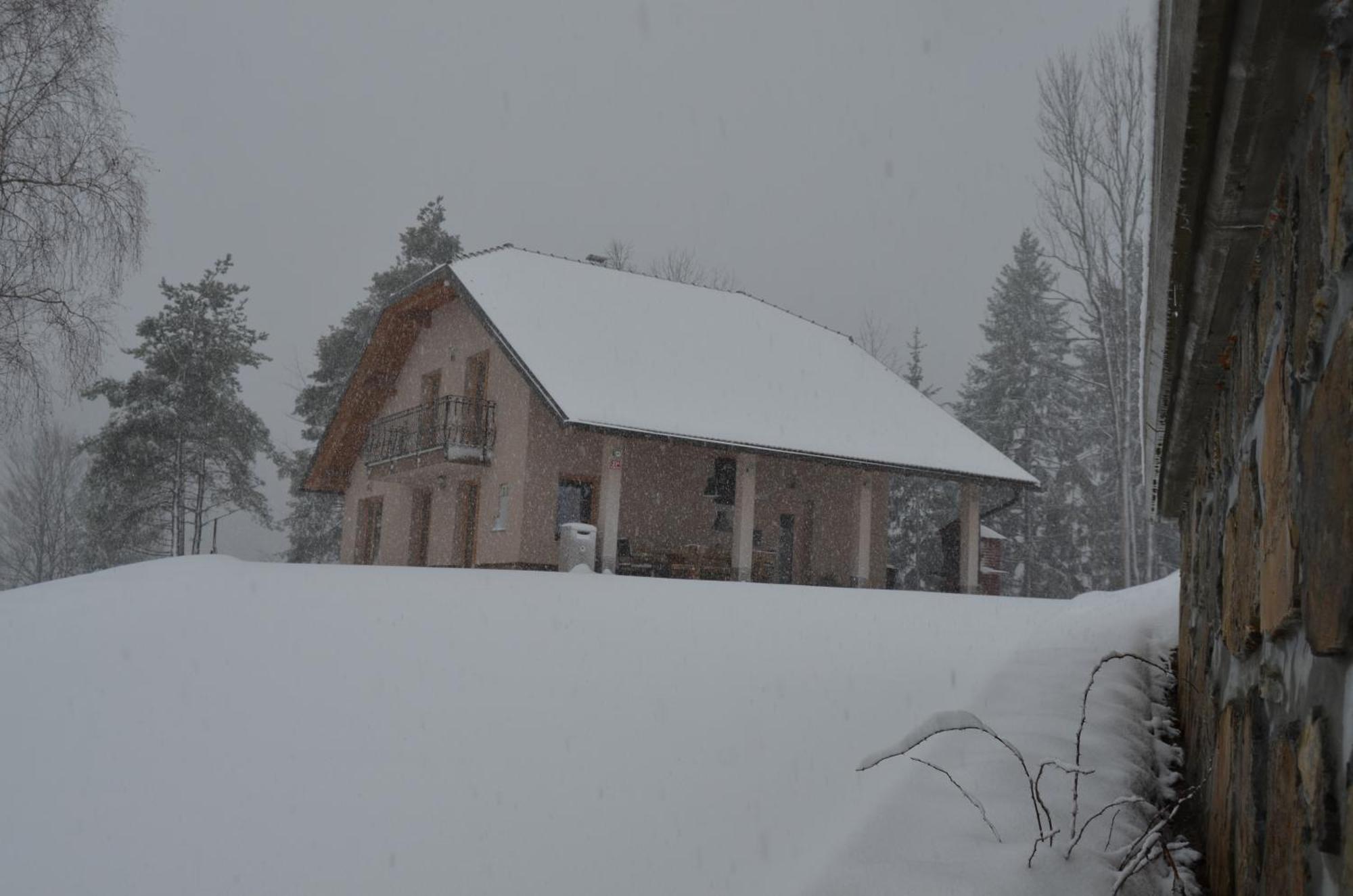Holiday Home With Hot Tub And Sauna Sabina Rovte Exteriör bild