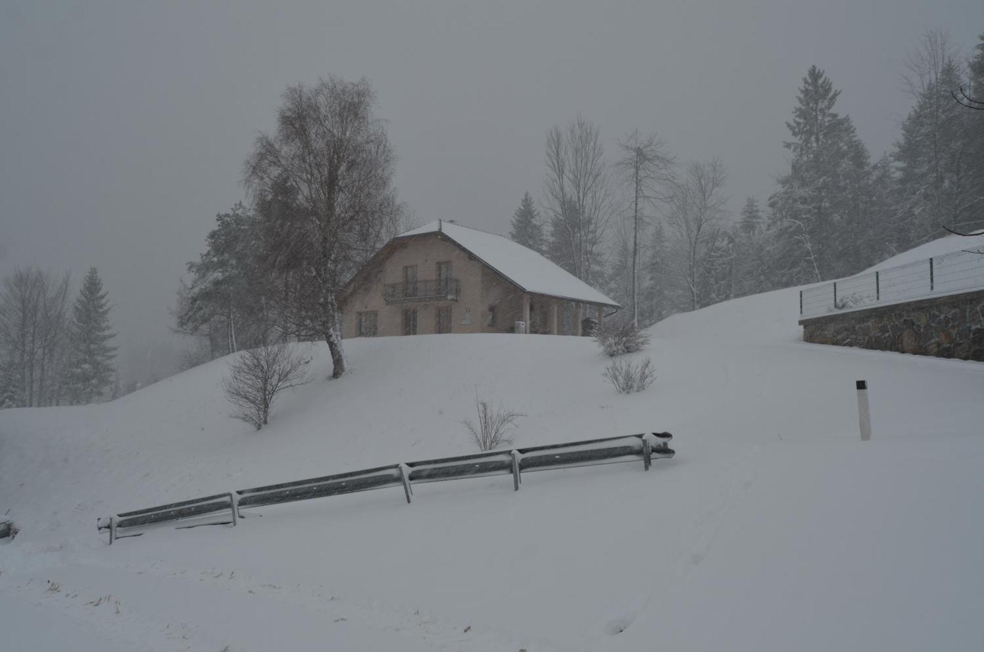 Holiday Home With Hot Tub And Sauna Sabina Rovte Exteriör bild