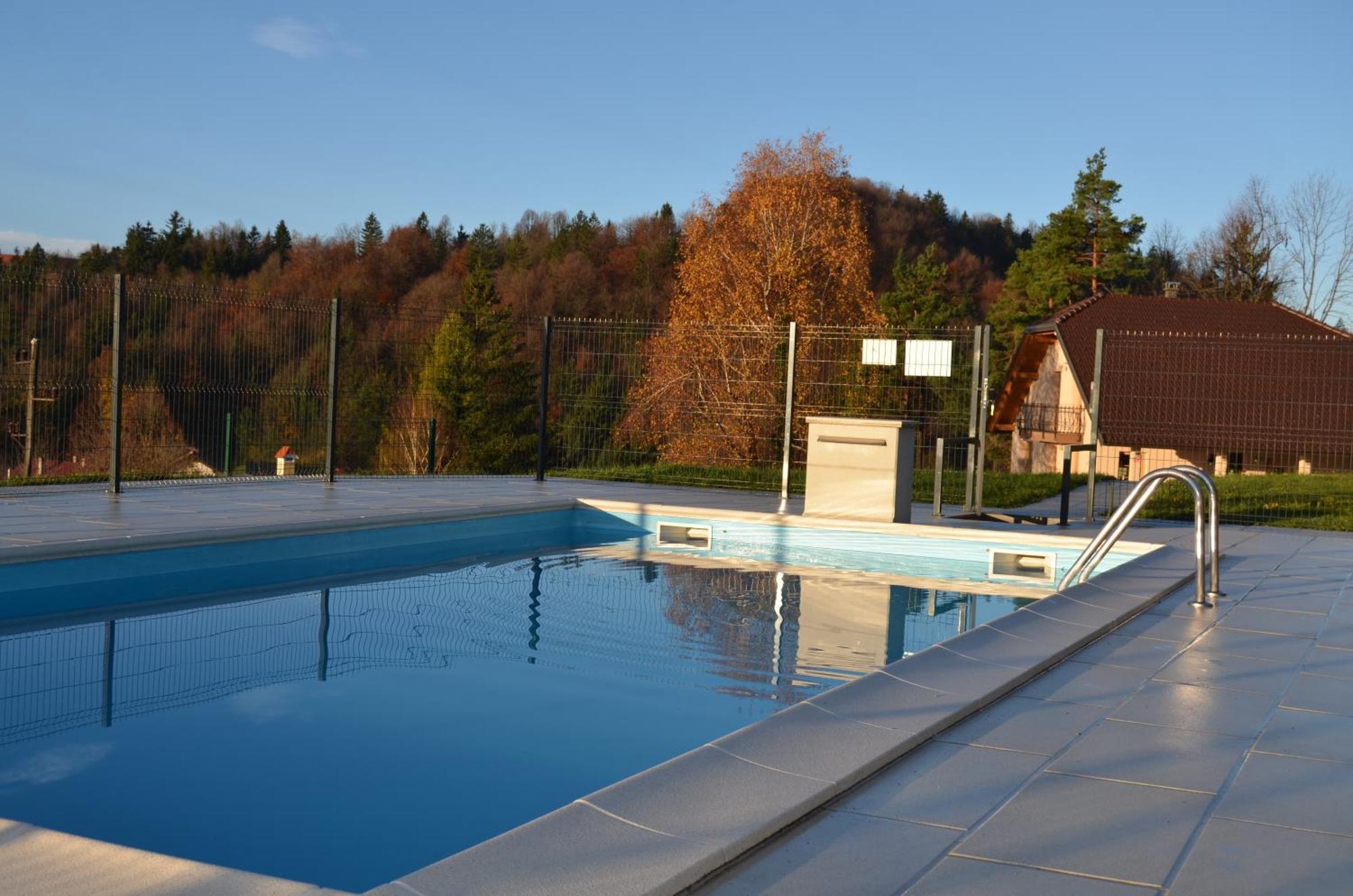 Holiday Home With Hot Tub And Sauna Sabina Rovte Exteriör bild